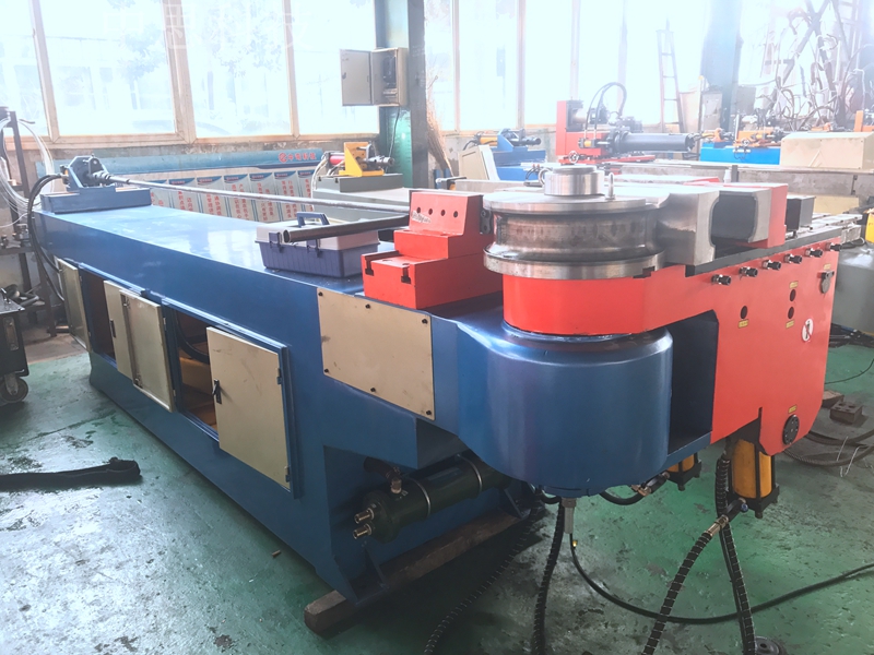 手動(dòng)液壓彎管機(jī)的主要原理